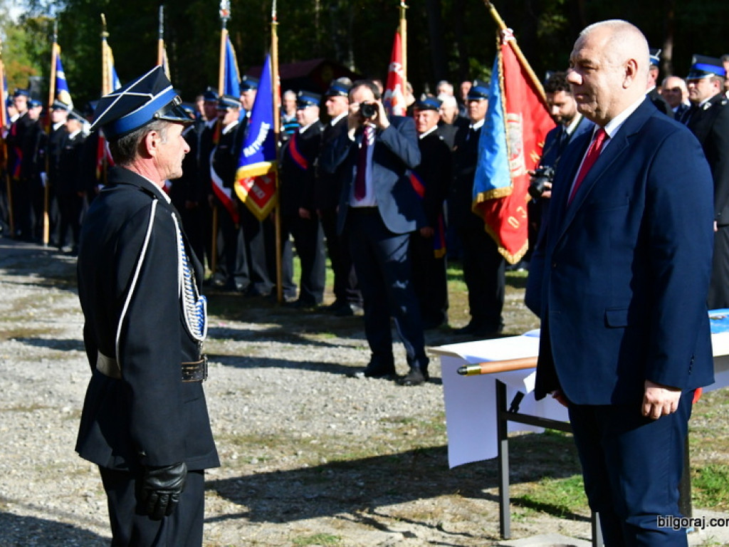 Nowy samochód dla strażaków ochotników z OSP Jedlinki (FOTO)