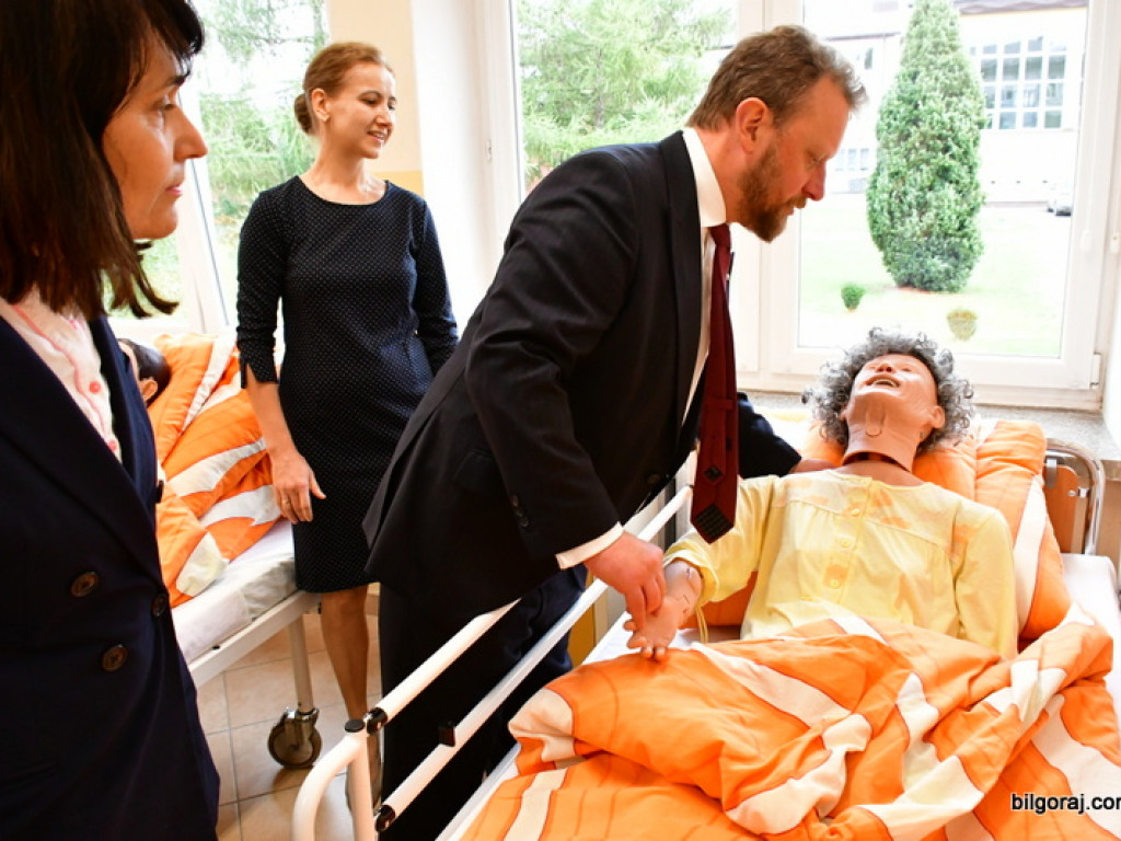 Minister zdrowia z wizytą w Medycznym Studium Zawodowym w Biłgoraju (FOTO)