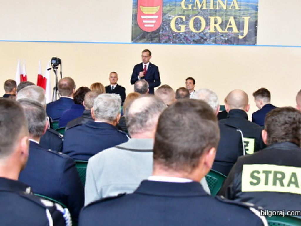 Czeki na nowe samochody dla jednostek OSP (FOTO)