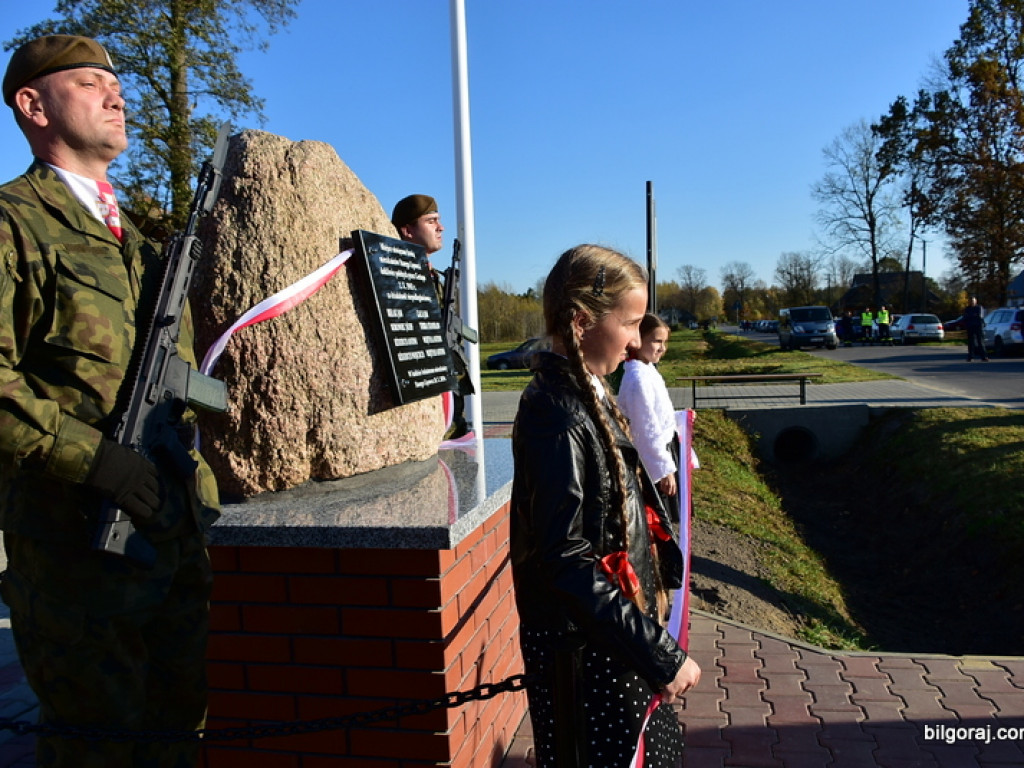 Pomnik ku czci mieszkańców Lipowca Starego został odsłonięty (FOTO)