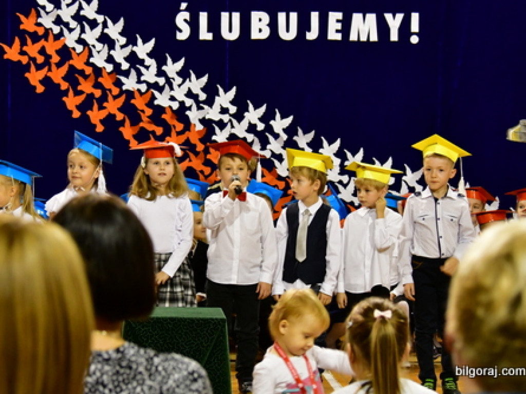 Ślubowanie klas I w Szkole Podstawowej Nr 3 z Oddziałami Integracyjnymi w Biłgoraju (FOTO)