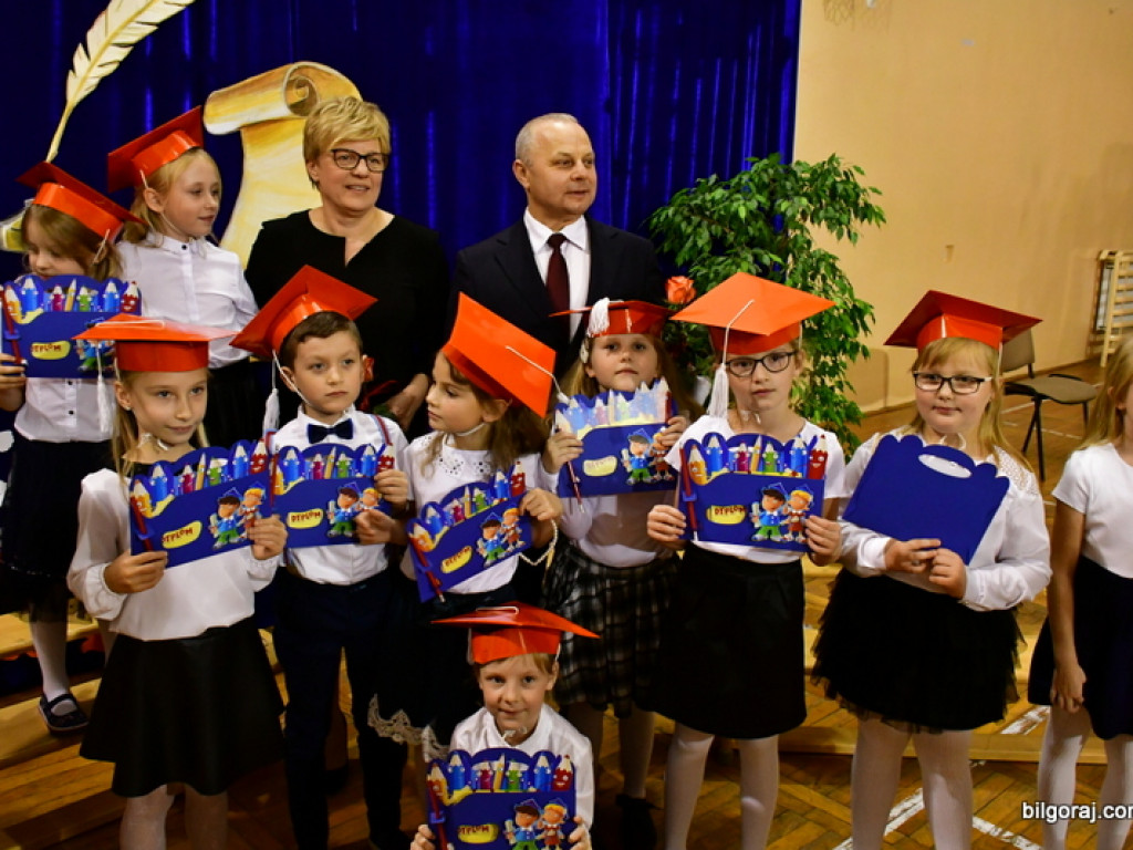 Ślubowanie klas I w Szkole Podstawowej Nr 3 z Oddziałami Integracyjnymi w Biłgoraju (FOTO)