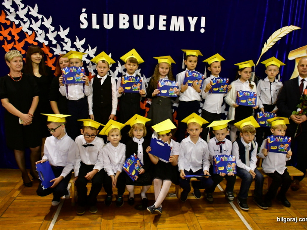 Ślubowanie klas I w Szkole Podstawowej Nr 3 z Oddziałami Integracyjnymi w Biłgoraju (FOTO)