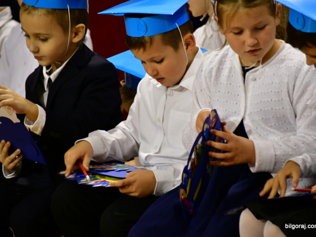 Ślubowanie klas I w Szkole Podstawowej Nr 3 z Oddziałami Integracyjnymi w Biłgoraju (FOTO)