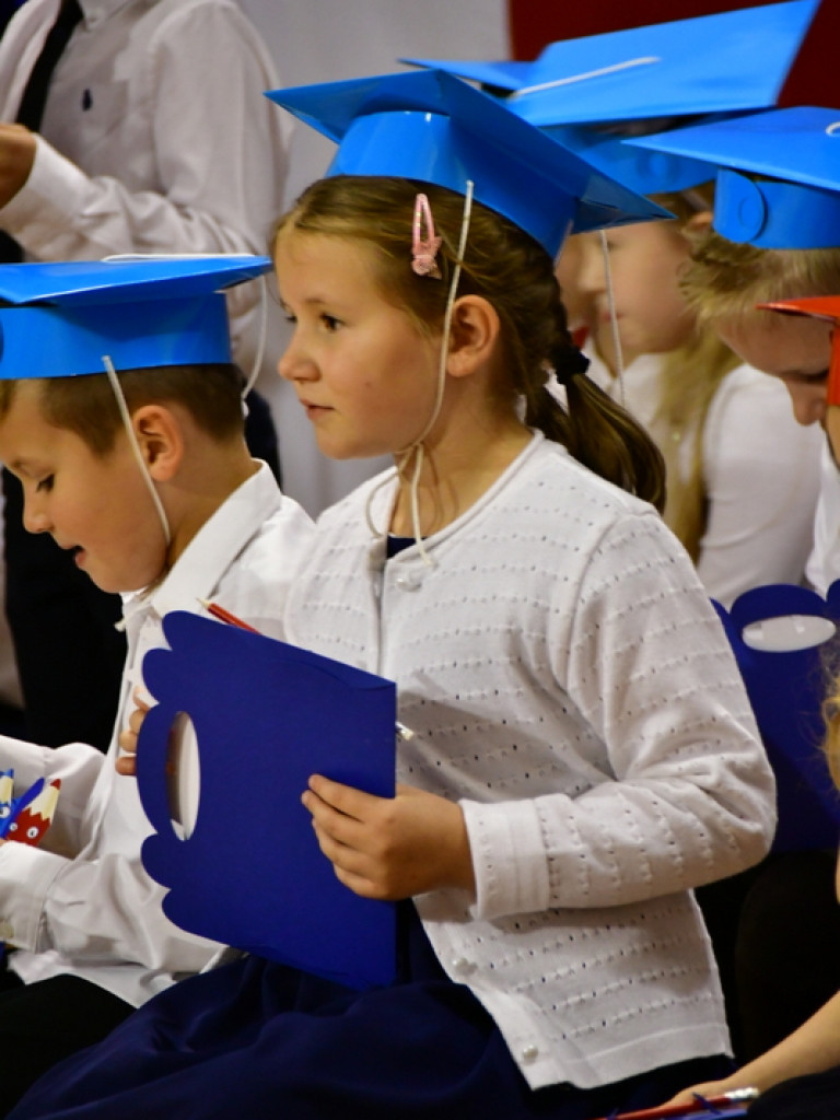 Ślubowanie klas I w Szkole Podstawowej Nr 3 z Oddziałami Integracyjnymi w Biłgoraju (FOTO)