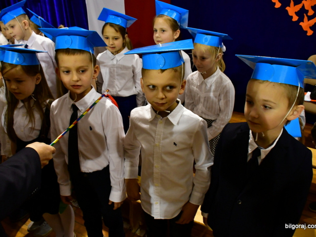 Ślubowanie klas I w Szkole Podstawowej Nr 3 z Oddziałami Integracyjnymi w Biłgoraju (FOTO)