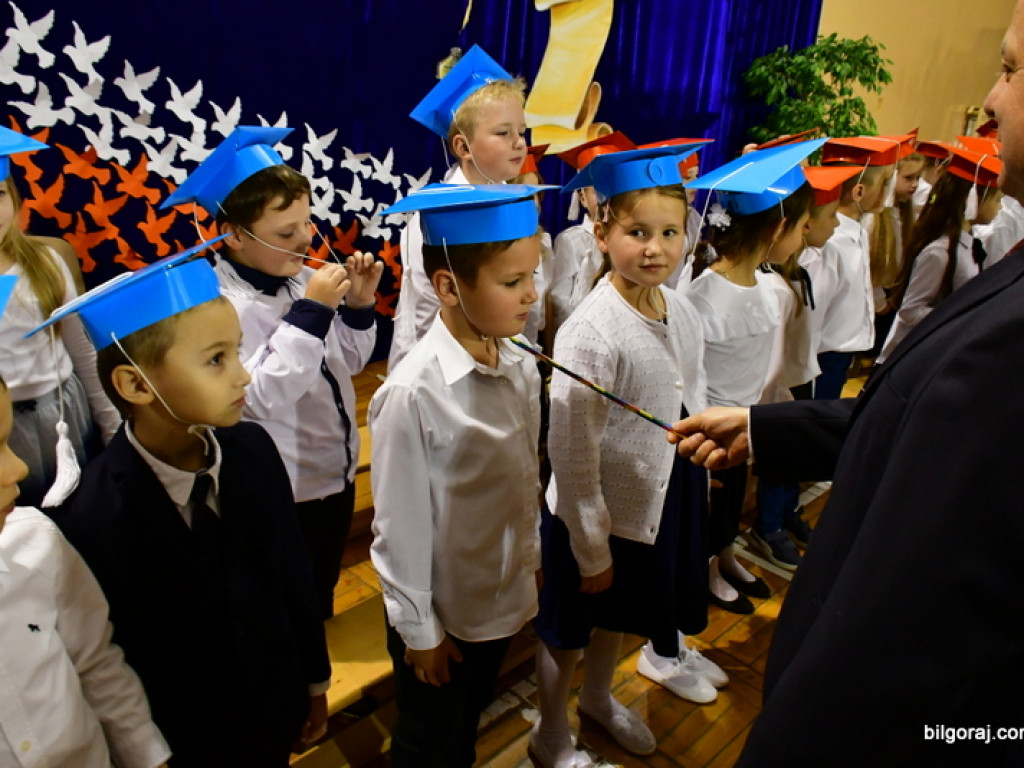 Ślubowanie klas I w Szkole Podstawowej Nr 3 z Oddziałami Integracyjnymi w Biłgoraju (FOTO)