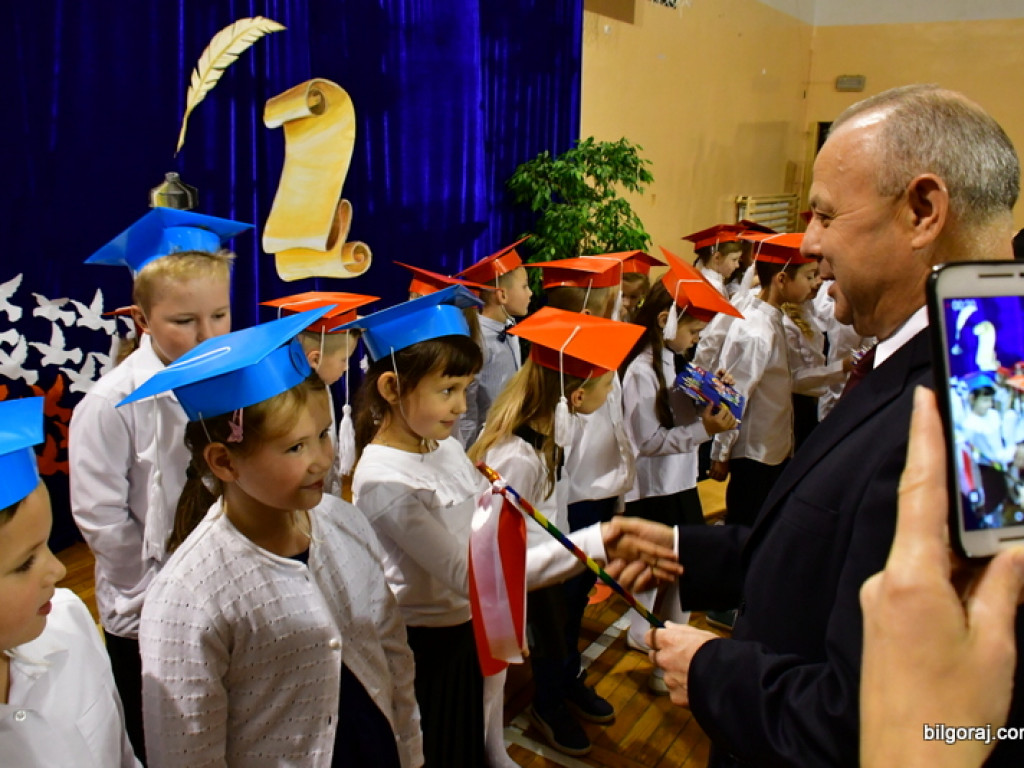 Ślubowanie klas I w Szkole Podstawowej Nr 3 z Oddziałami Integracyjnymi w Biłgoraju (FOTO)