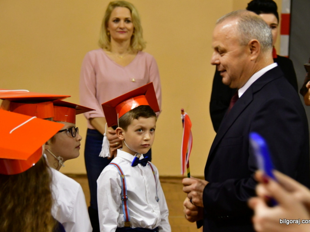 Ślubowanie klas I w Szkole Podstawowej Nr 3 z Oddziałami Integracyjnymi w Biłgoraju (FOTO)