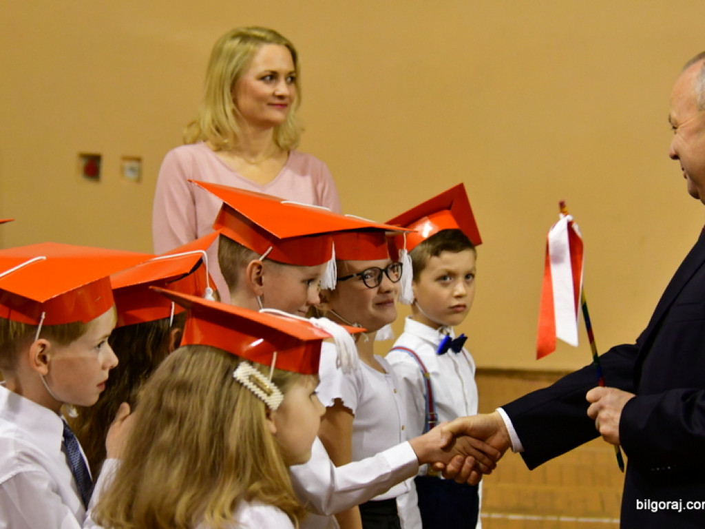 Ślubowanie klas I w Szkole Podstawowej Nr 3 z Oddziałami Integracyjnymi w Biłgoraju (FOTO)