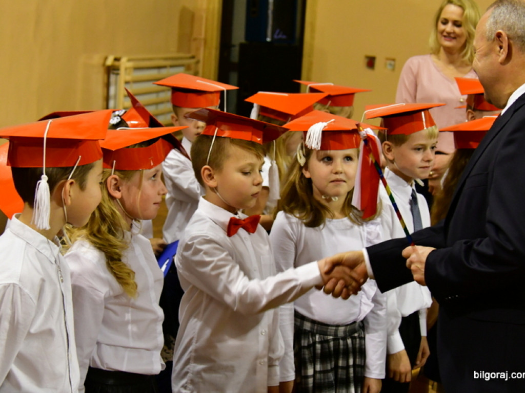 Ślubowanie klas I w Szkole Podstawowej Nr 3 z Oddziałami Integracyjnymi w Biłgoraju (FOTO)