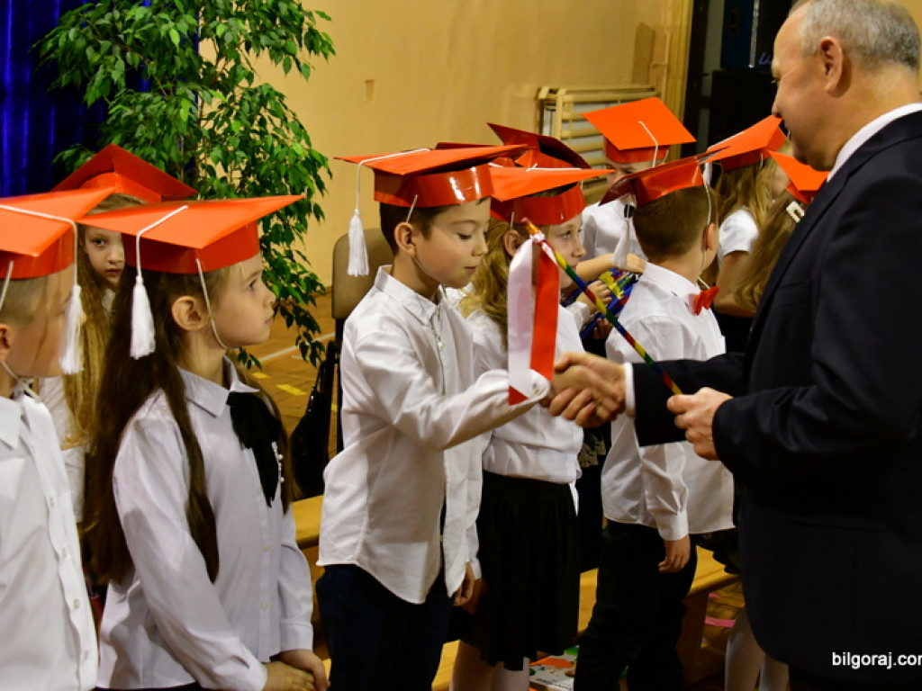 Ślubowanie klas I w Szkole Podstawowej Nr 3 z Oddziałami Integracyjnymi w Biłgoraju (FOTO)
