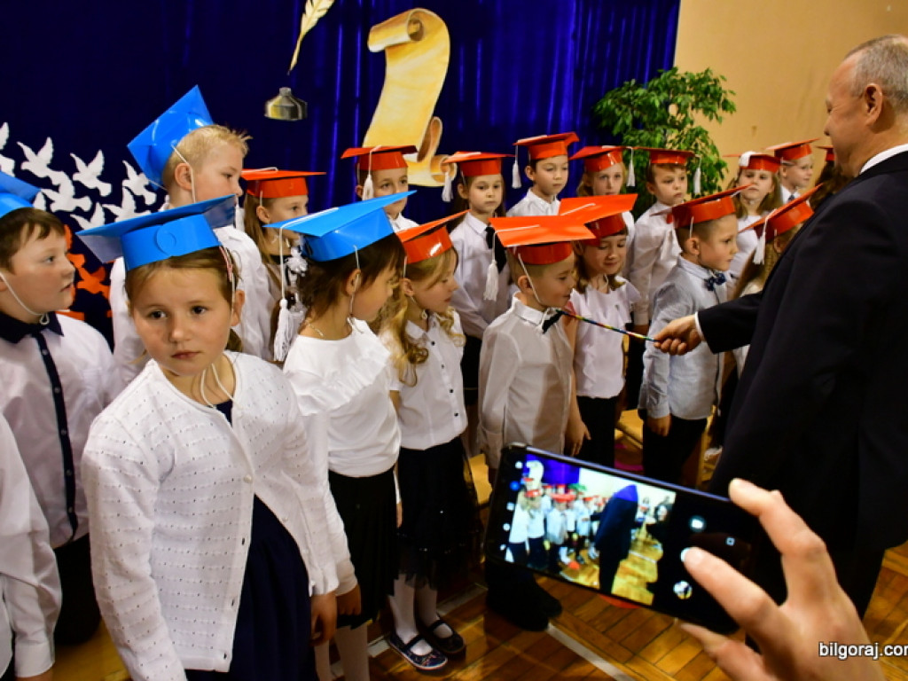 Ślubowanie klas I w Szkole Podstawowej Nr 3 z Oddziałami Integracyjnymi w Biłgoraju (FOTO)