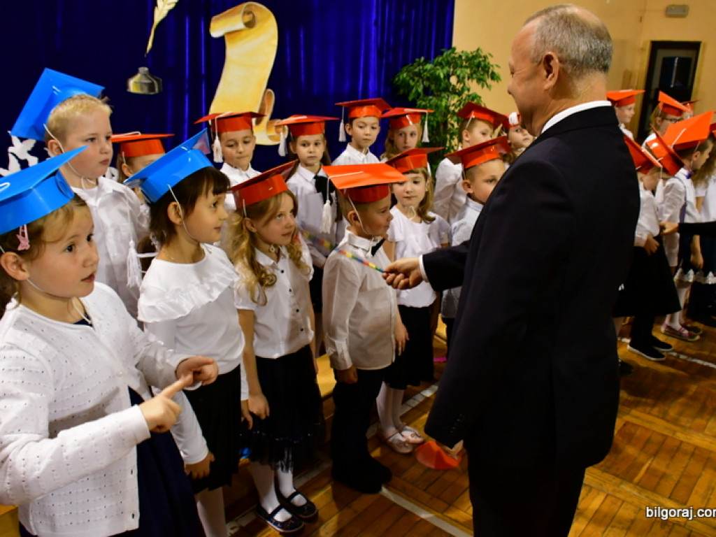 Ślubowanie klas I w Szkole Podstawowej Nr 3 z Oddziałami Integracyjnymi w Biłgoraju (FOTO)