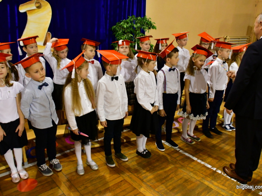 Ślubowanie klas I w Szkole Podstawowej Nr 3 z Oddziałami Integracyjnymi w Biłgoraju (FOTO)