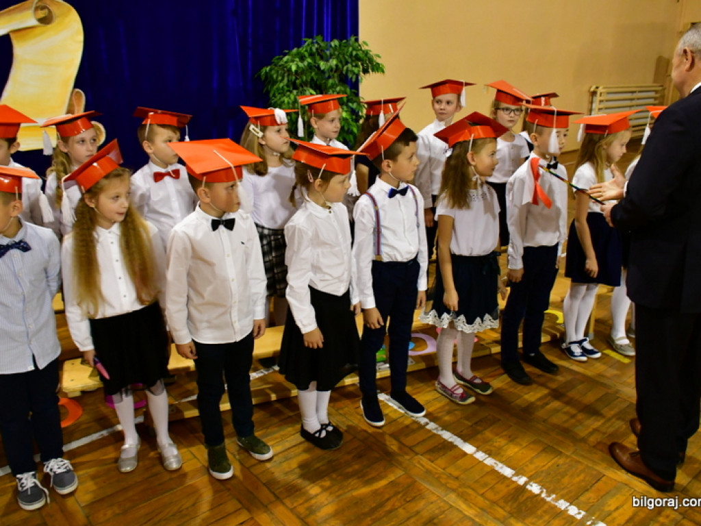 Ślubowanie klas I w Szkole Podstawowej Nr 3 z Oddziałami Integracyjnymi w Biłgoraju (FOTO)