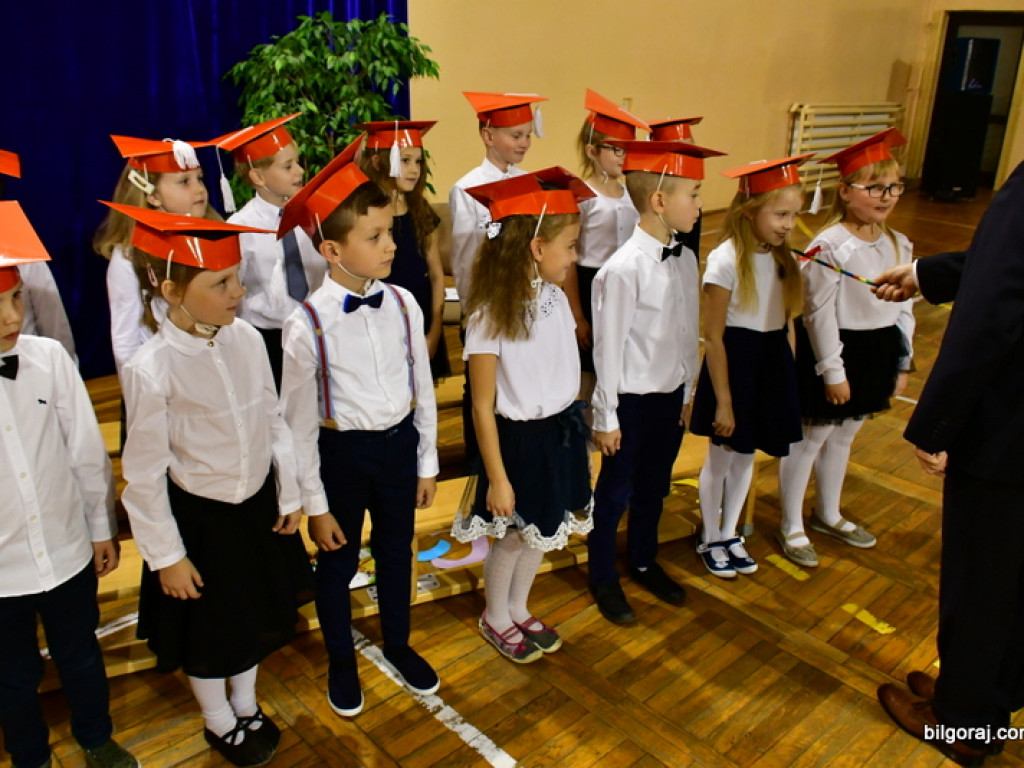 Ślubowanie klas I w Szkole Podstawowej Nr 3 z Oddziałami Integracyjnymi w Biłgoraju (FOTO)