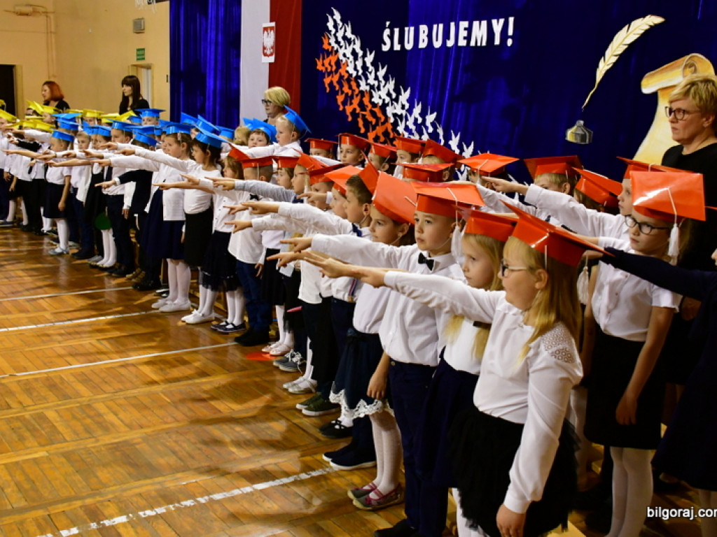 Ślubowanie klas I w Szkole Podstawowej Nr 3 z Oddziałami Integracyjnymi w Biłgoraju (FOTO)