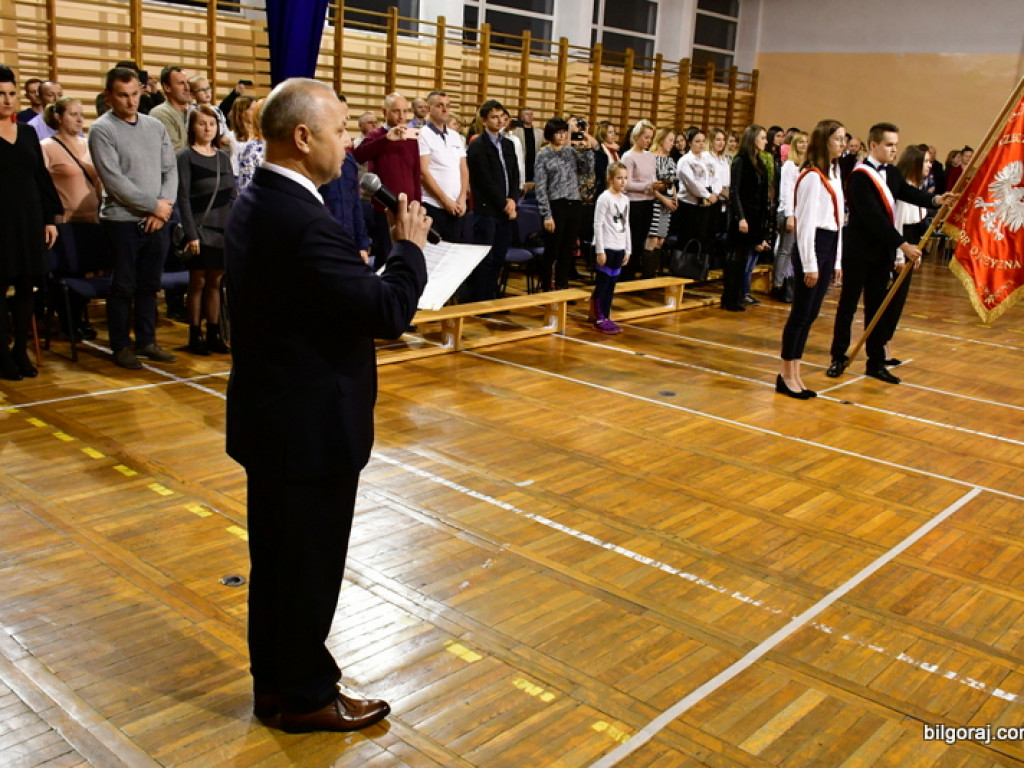 Ślubowanie klas I w Szkole Podstawowej Nr 3 z Oddziałami Integracyjnymi w Biłgoraju (FOTO)