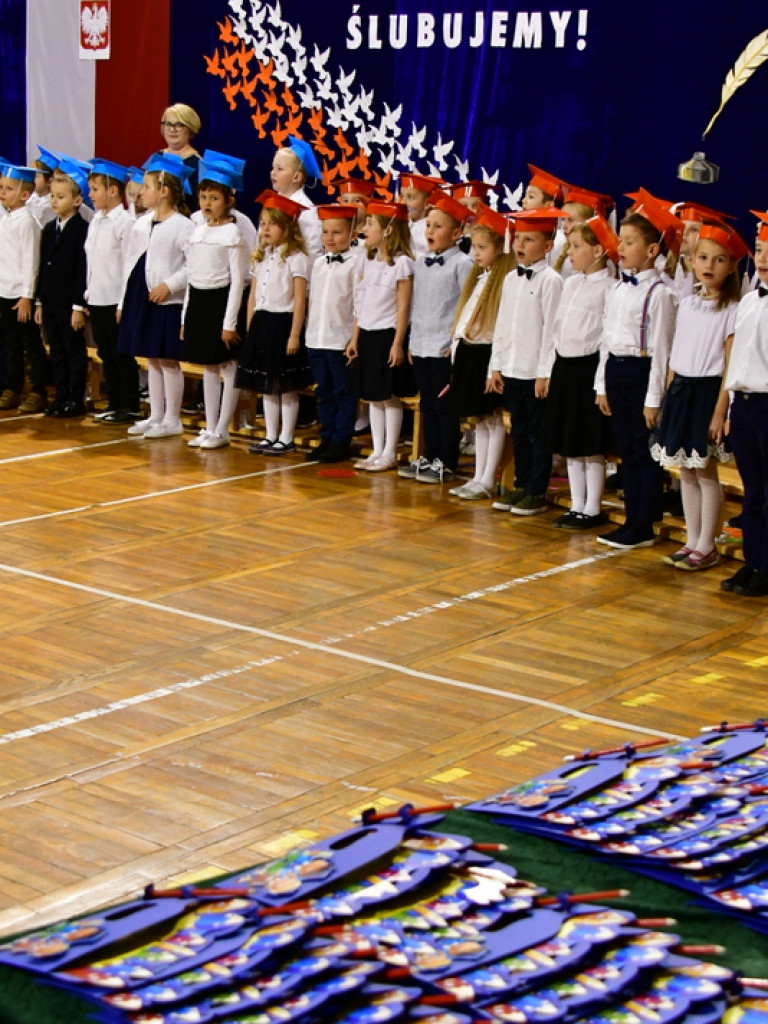 Ślubowanie klas I w Szkole Podstawowej Nr 3 z Oddziałami Integracyjnymi w Biłgoraju (FOTO)