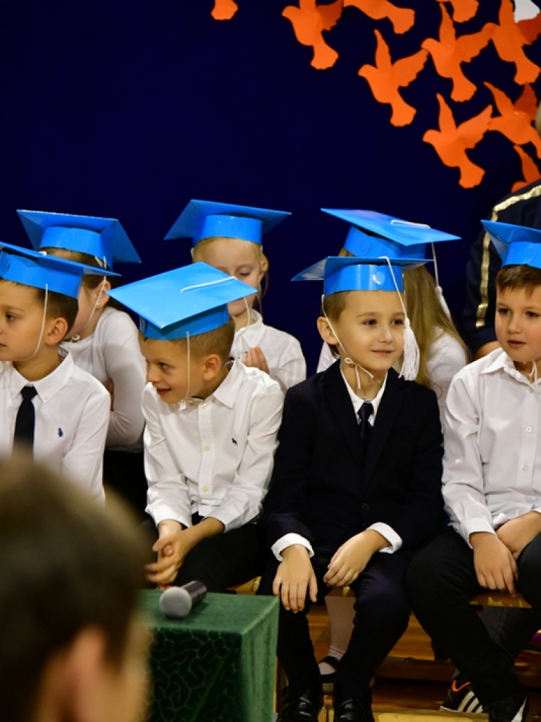Ślubowanie klas I w Szkole Podstawowej Nr 3 z Oddziałami Integracyjnymi w Biłgoraju (FOTO)