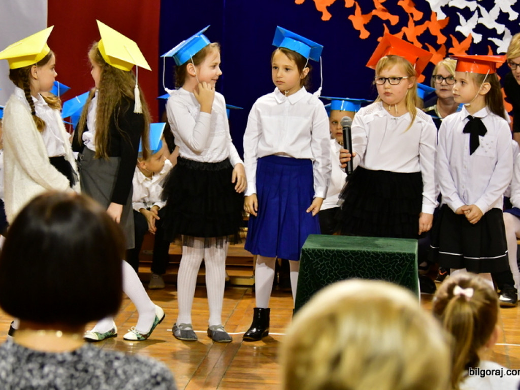 Ślubowanie klas I w Szkole Podstawowej Nr 3 z Oddziałami Integracyjnymi w Biłgoraju (FOTO)