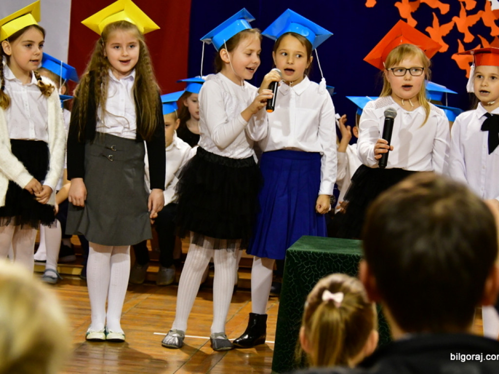 Ślubowanie klas I w Szkole Podstawowej Nr 3 z Oddziałami Integracyjnymi w Biłgoraju (FOTO)