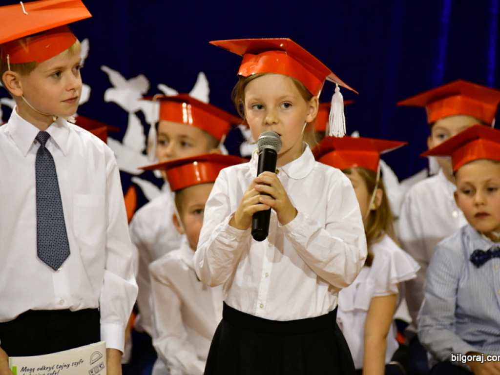 Ślubowanie klas I w Szkole Podstawowej Nr 3 z Oddziałami Integracyjnymi w Biłgoraju (FOTO)