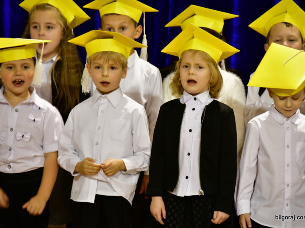 Ślubowanie klas I w Szkole Podstawowej Nr 3 z Oddziałami Integracyjnymi w Biłgoraju (FOTO)