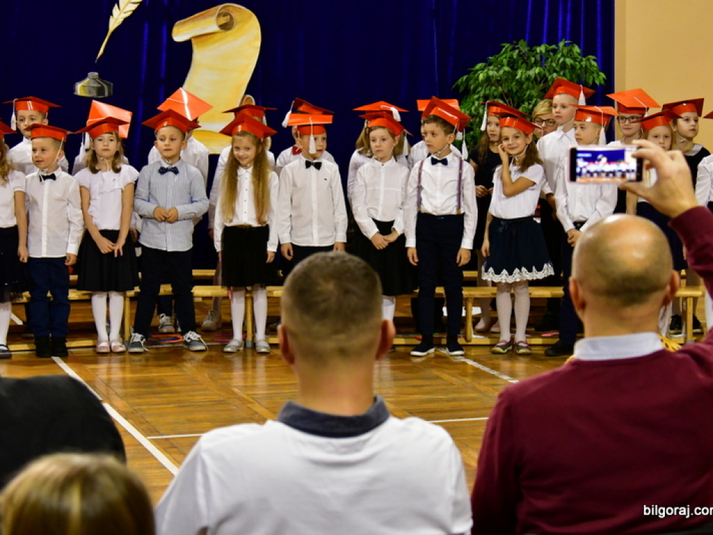 Ślubowanie klas I w Szkole Podstawowej Nr 3 z Oddziałami Integracyjnymi w Biłgoraju (FOTO)