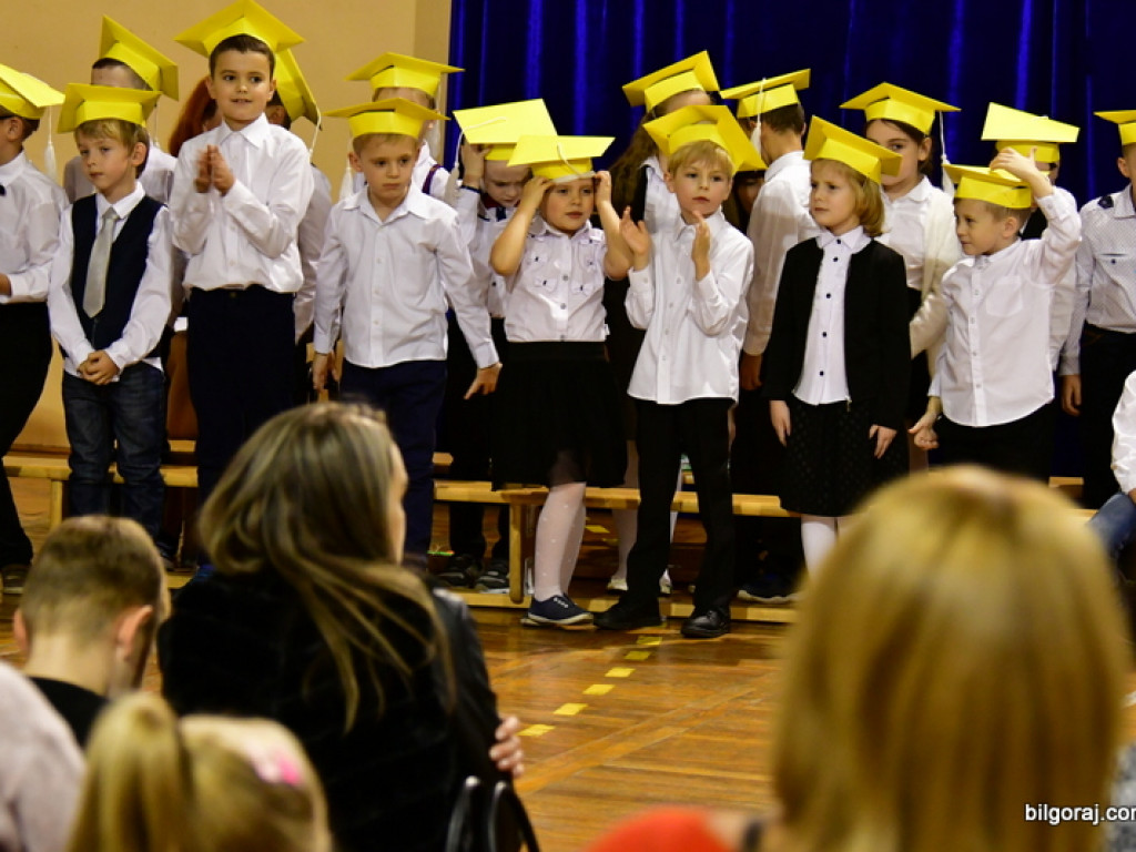 Ślubowanie klas I w Szkole Podstawowej Nr 3 z Oddziałami Integracyjnymi w Biłgoraju (FOTO)