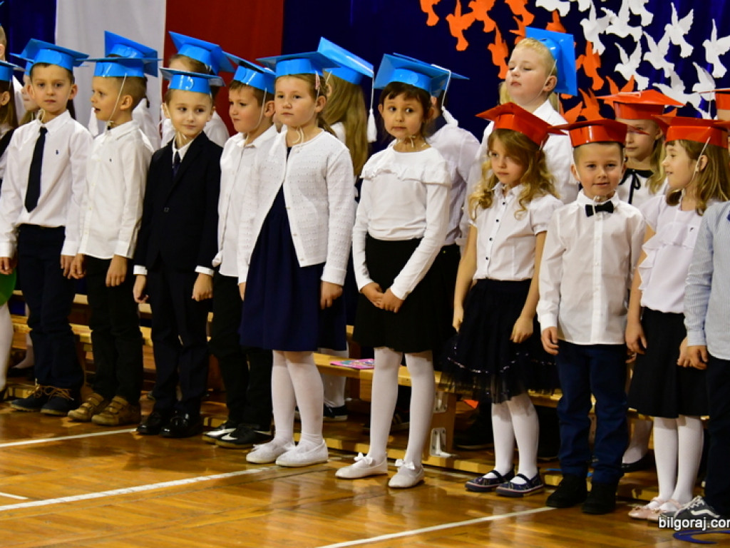 Ślubowanie klas I w Szkole Podstawowej Nr 3 z Oddziałami Integracyjnymi w Biłgoraju (FOTO)