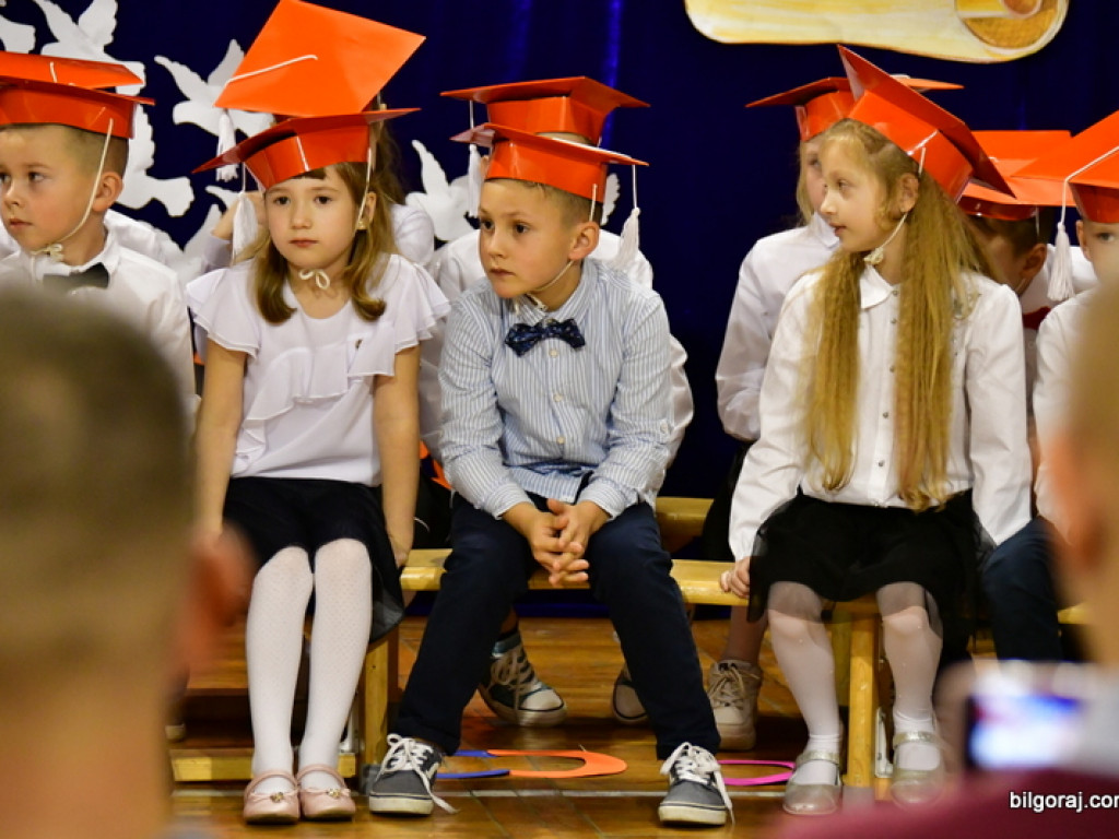 Ślubowanie klas I w Szkole Podstawowej Nr 3 z Oddziałami Integracyjnymi w Biłgoraju (FOTO)