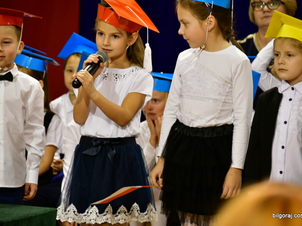 Ślubowanie klas I w Szkole Podstawowej Nr 3 z Oddziałami Integracyjnymi w Biłgoraju (FOTO)
