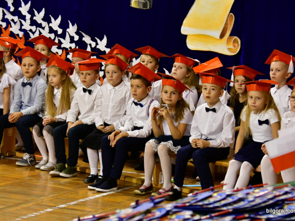 Ślubowanie klas I w Szkole Podstawowej Nr 3 z Oddziałami Integracyjnymi w Biłgoraju (FOTO)