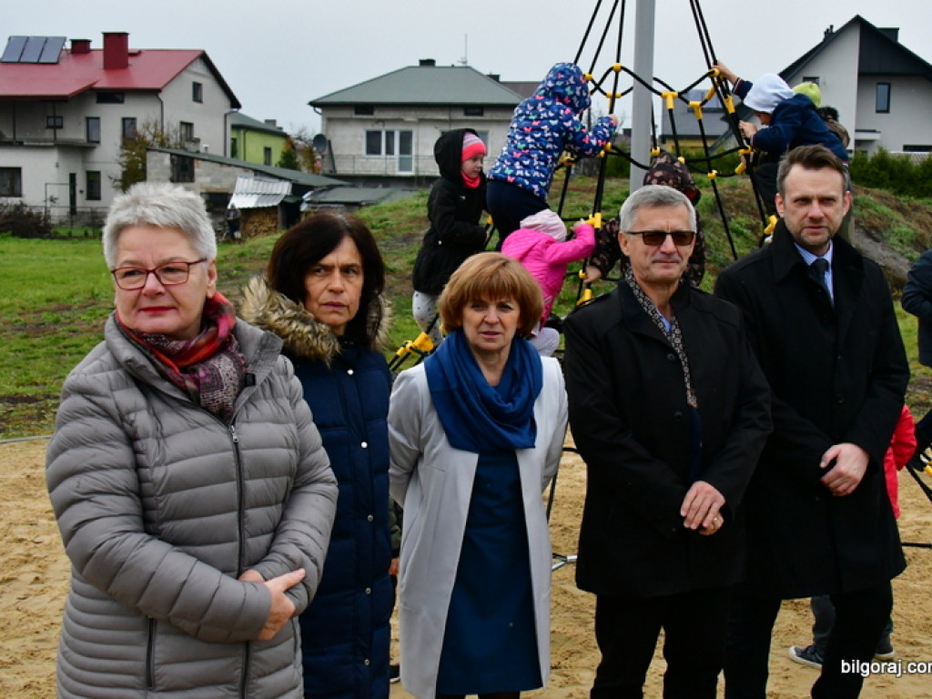 Oficjalne otwarcie placu zabaw na osiedlu Sitarska - Kępy (FOTO)