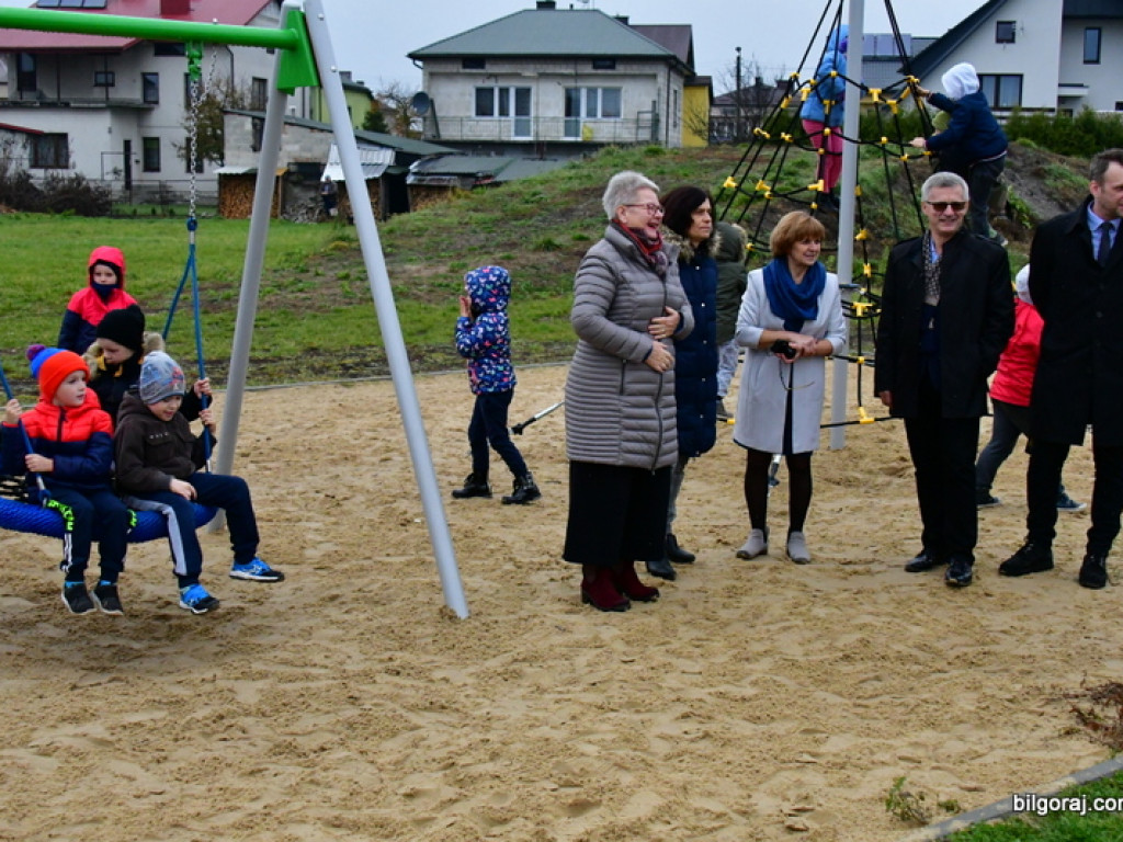 Oficjalne otwarcie placu zabaw na osiedlu Sitarska - Kępy (FOTO)