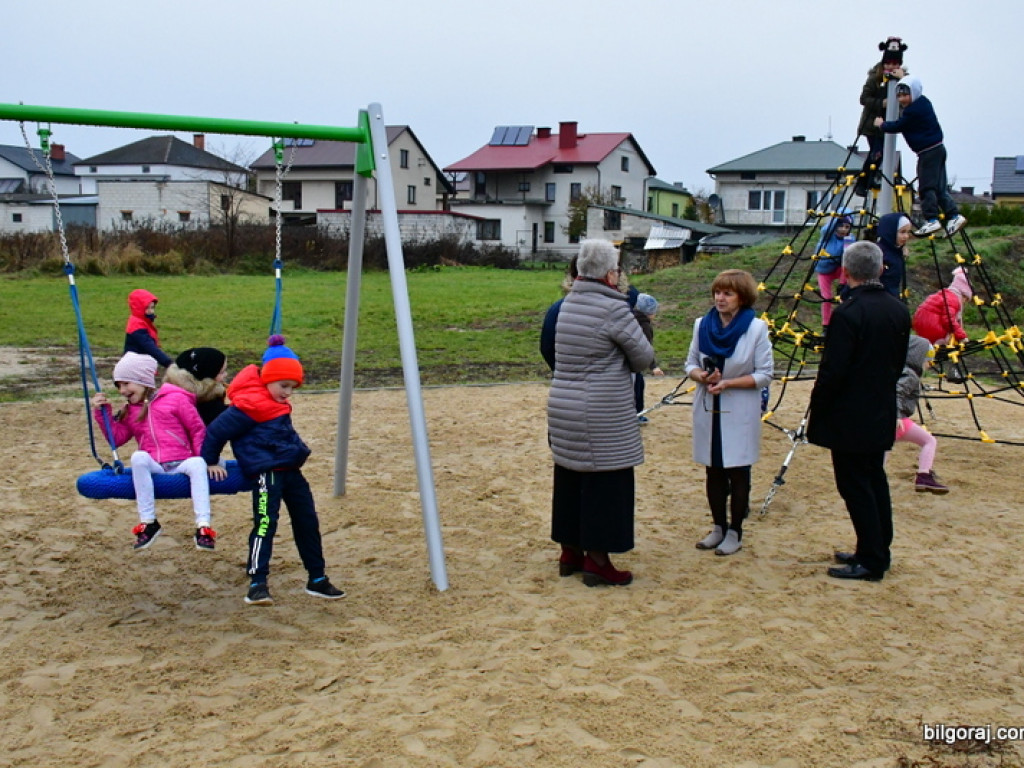 Oficjalne otwarcie placu zabaw na osiedlu Sitarska - Kępy (FOTO)