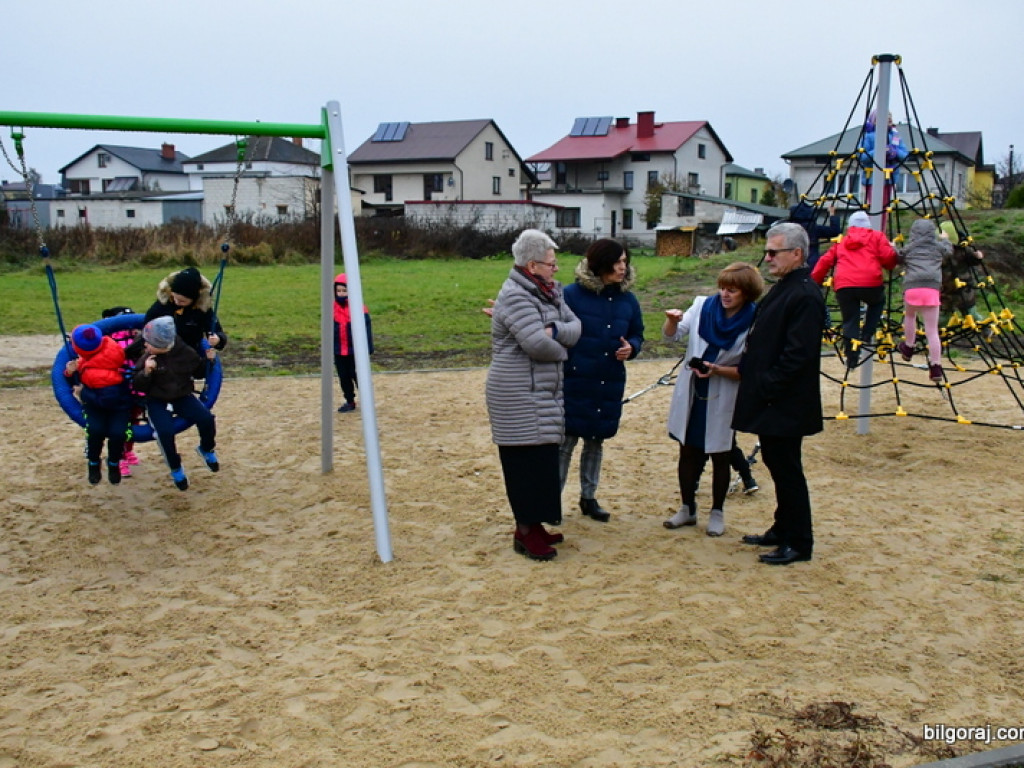 Oficjalne otwarcie placu zabaw na osiedlu Sitarska - Kępy (FOTO)