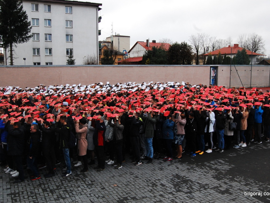 Szkoła do hymnu - RCEZ (FOTO, VIDEO)