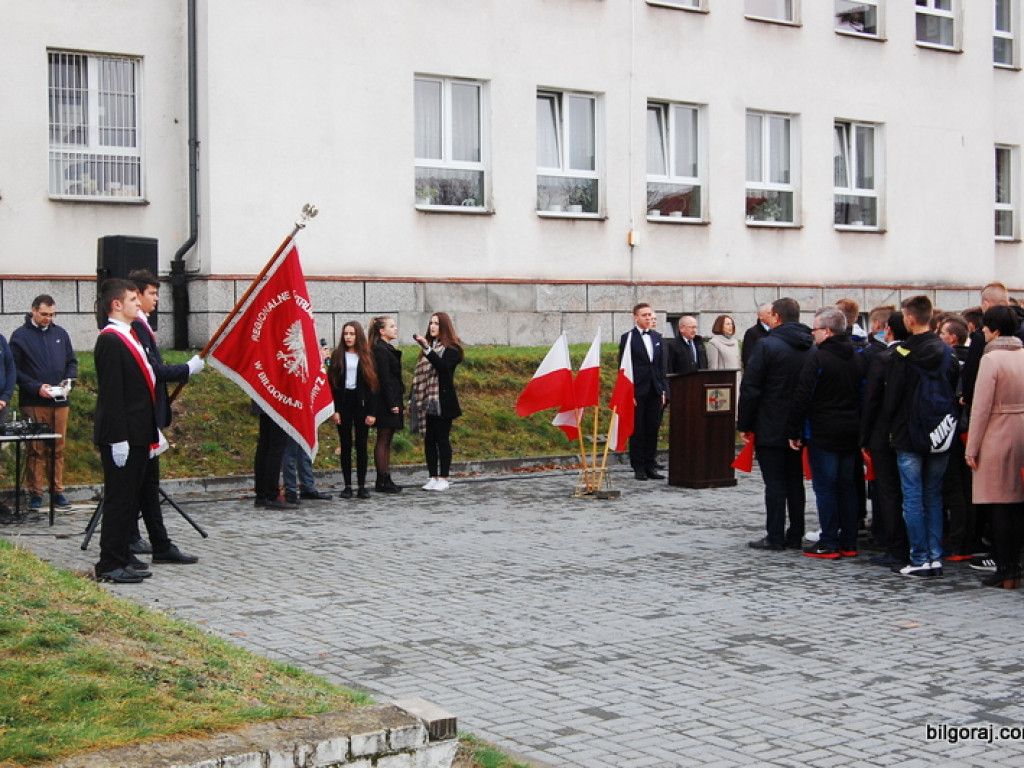 Szkoła do hymnu - RCEZ (FOTO, VIDEO)