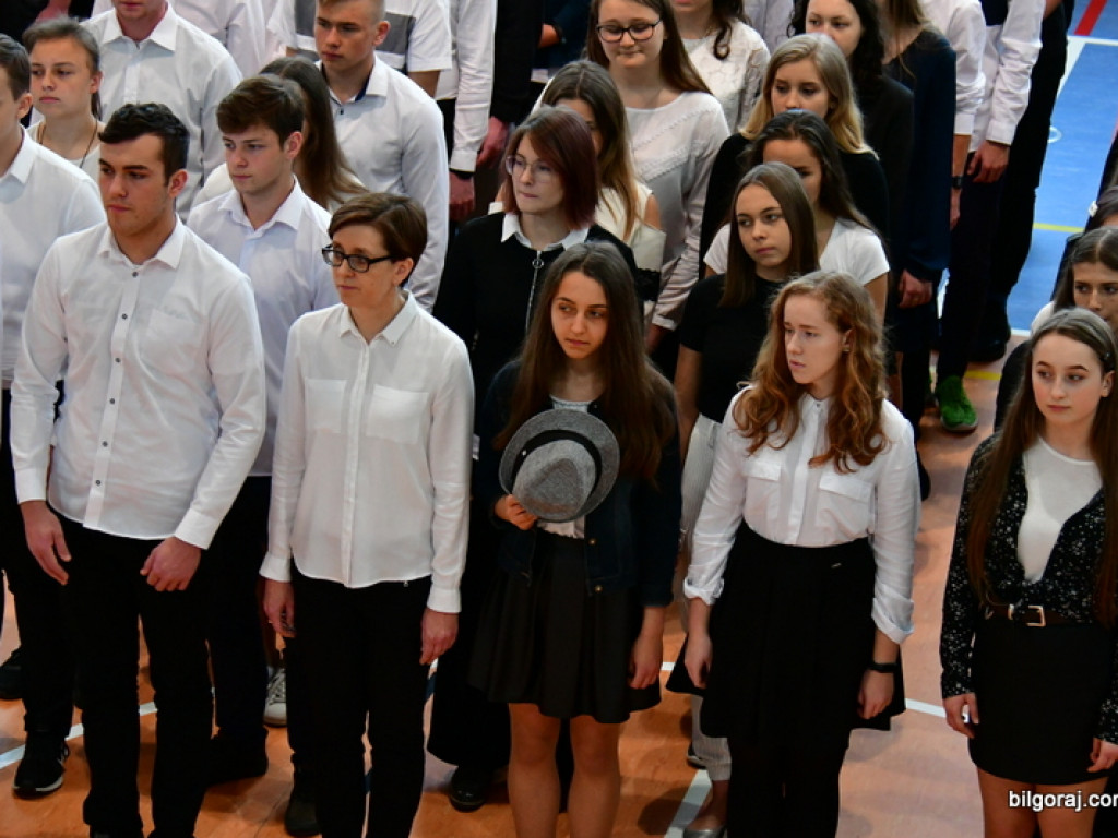 Szkoła do hymnu - I LO im. ONZ (FOTO, VIDEO)
