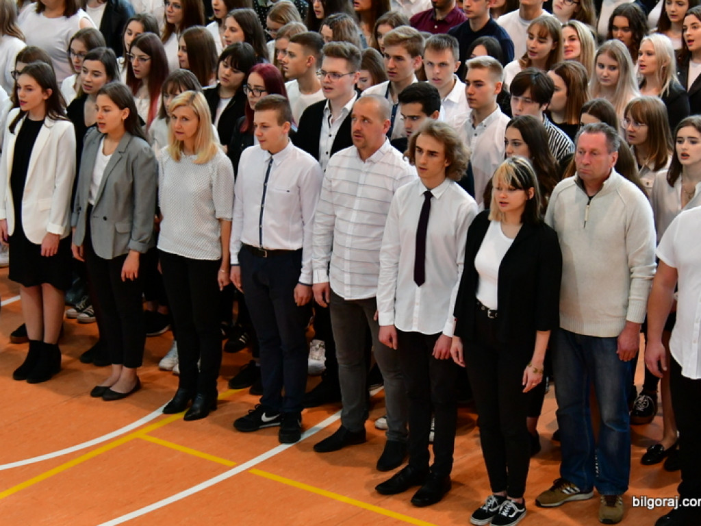 Szkoła do hymnu - I LO im. ONZ (FOTO, VIDEO)