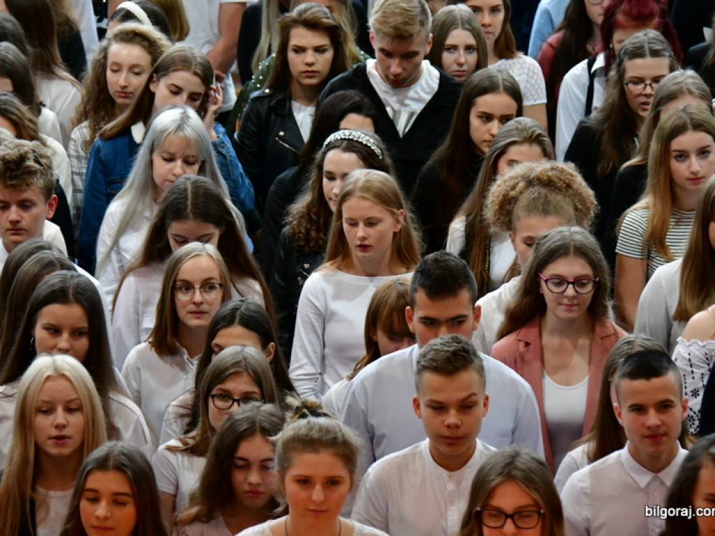 Szkoła do hymnu - I LO im. ONZ (FOTO, VIDEO)