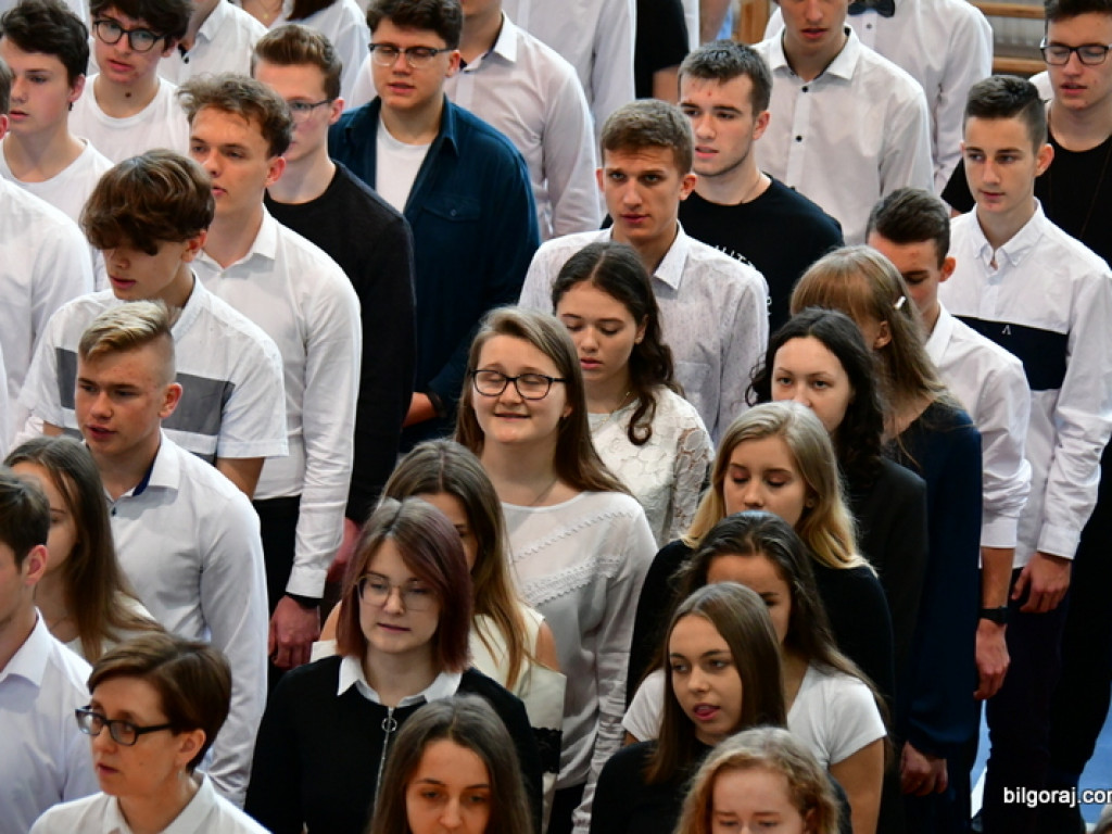 Szkoła do hymnu - I LO im. ONZ (FOTO, VIDEO)