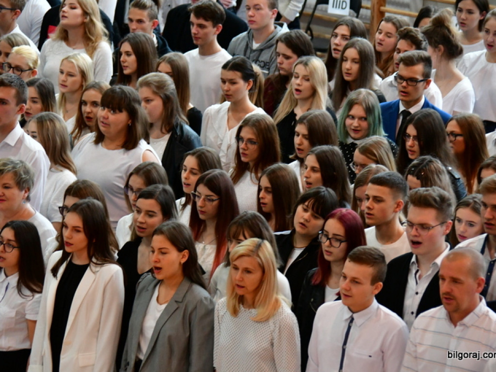 Szkoła do hymnu - I LO im. ONZ (FOTO, VIDEO)