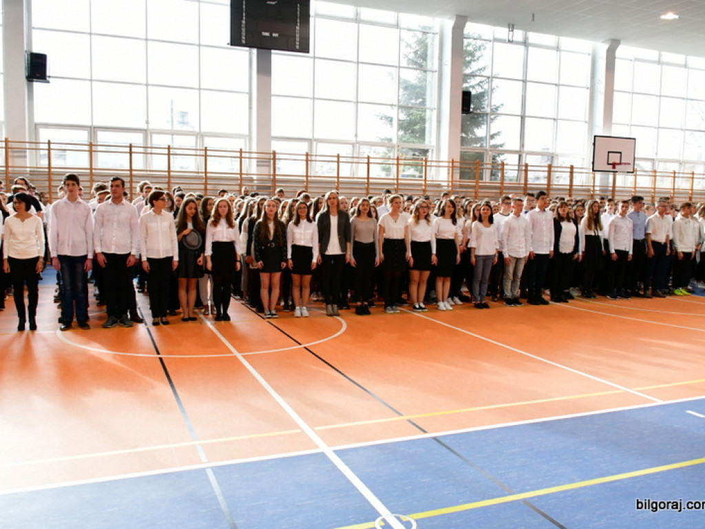 Szkoła do hymnu - I LO im. ONZ (FOTO, VIDEO)