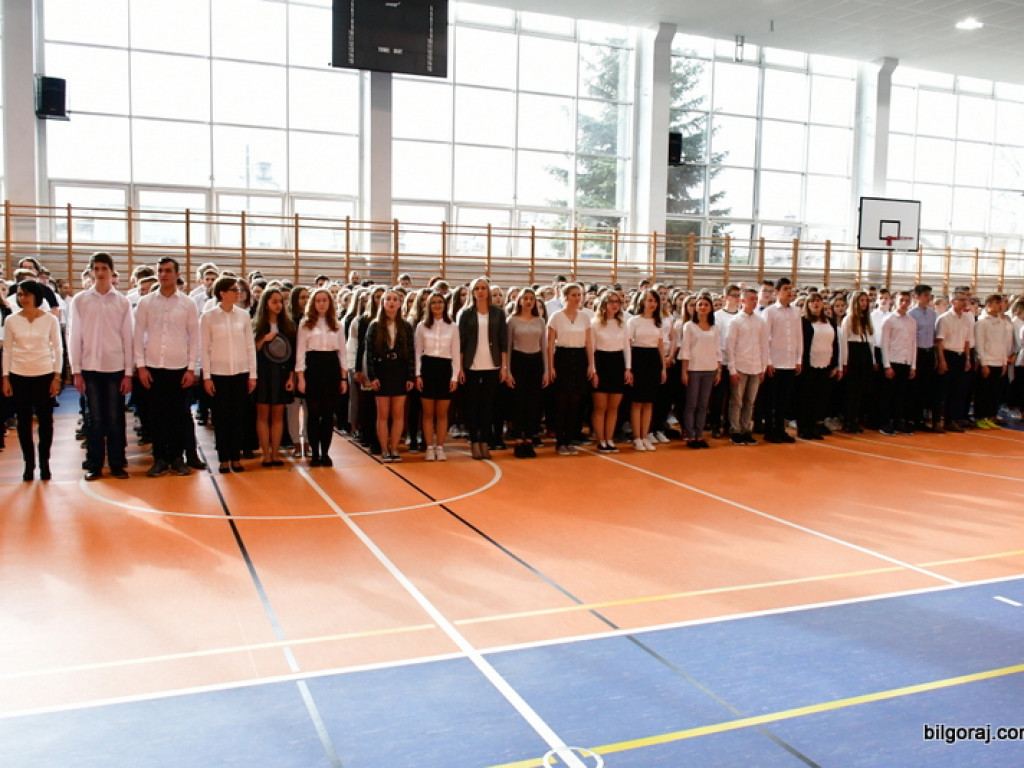 Szkoła do hymnu - I LO im. ONZ (FOTO, VIDEO)