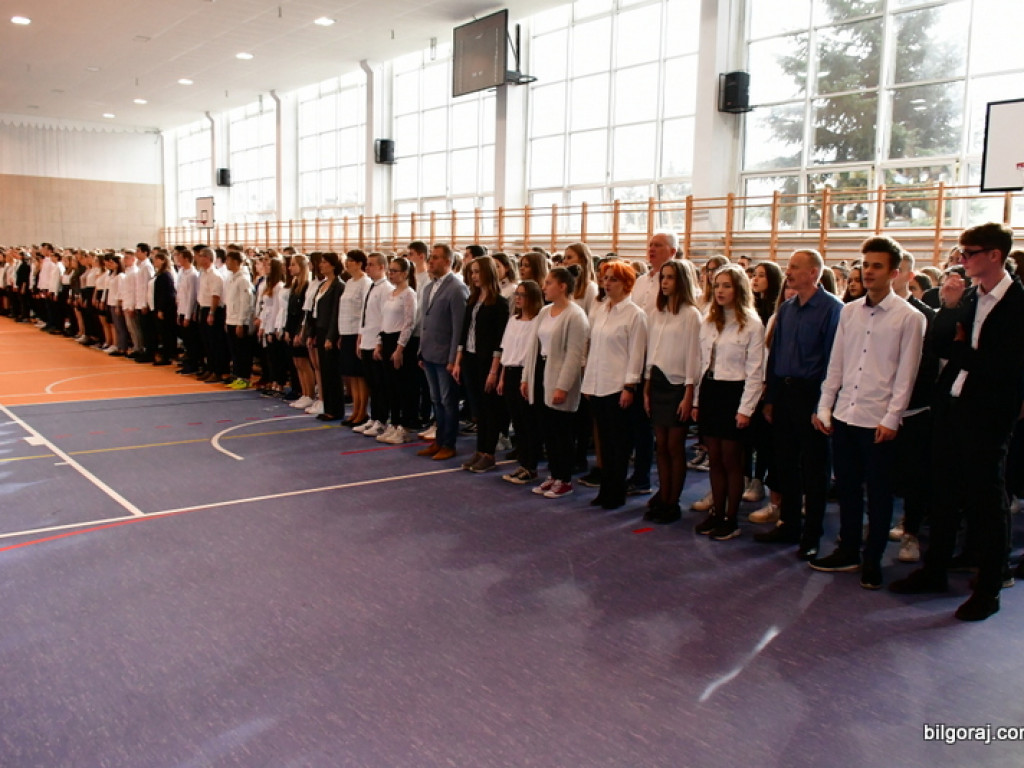 Szkoła do hymnu - I LO im. ONZ (FOTO, VIDEO)