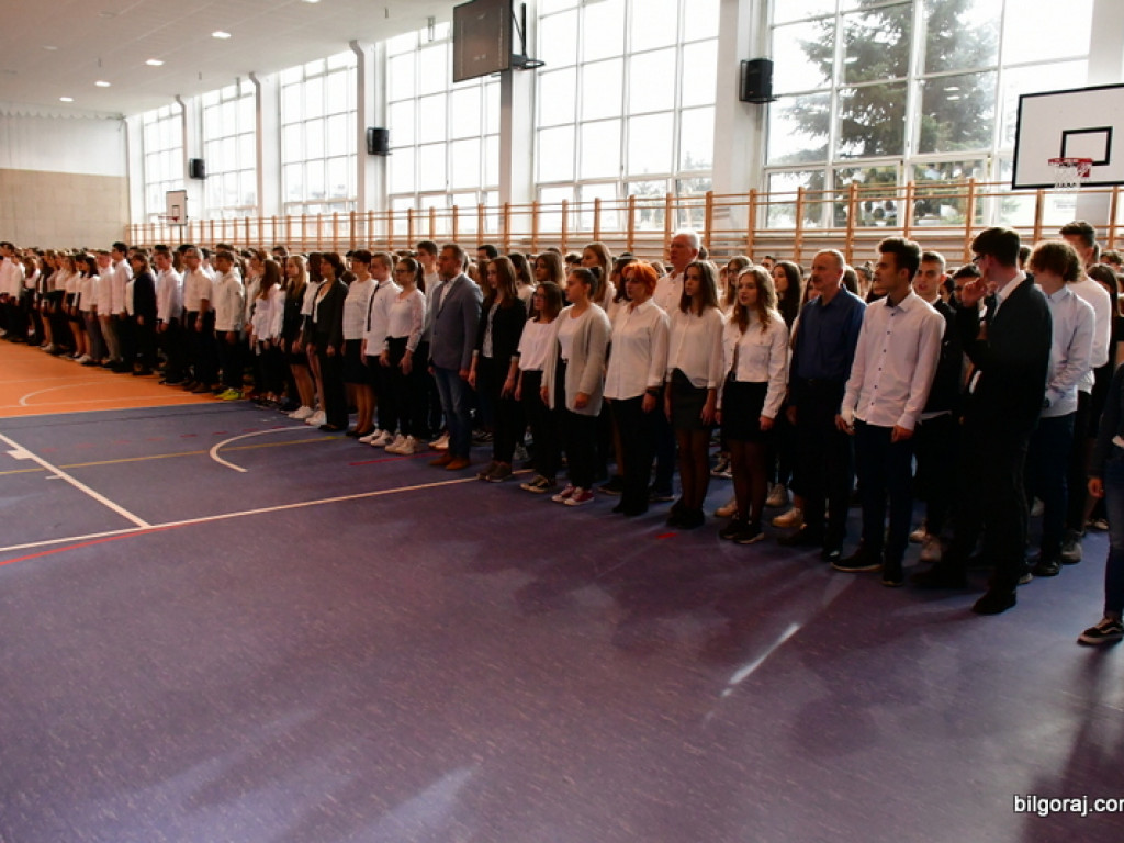 Szkoła do hymnu - I LO im. ONZ (FOTO, VIDEO)